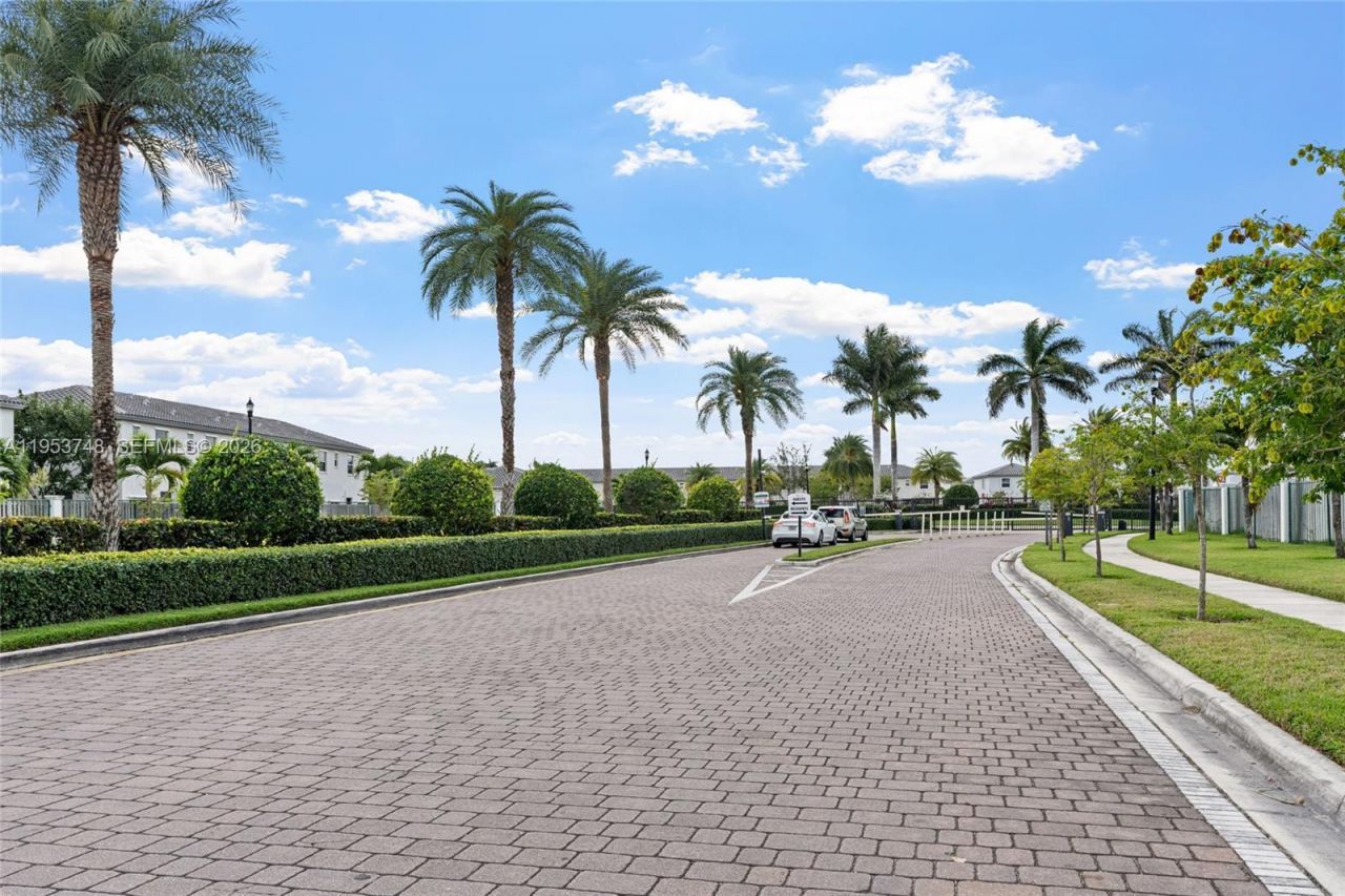 1388 SE 27th Ter, Homestead, FL 33035 Photo