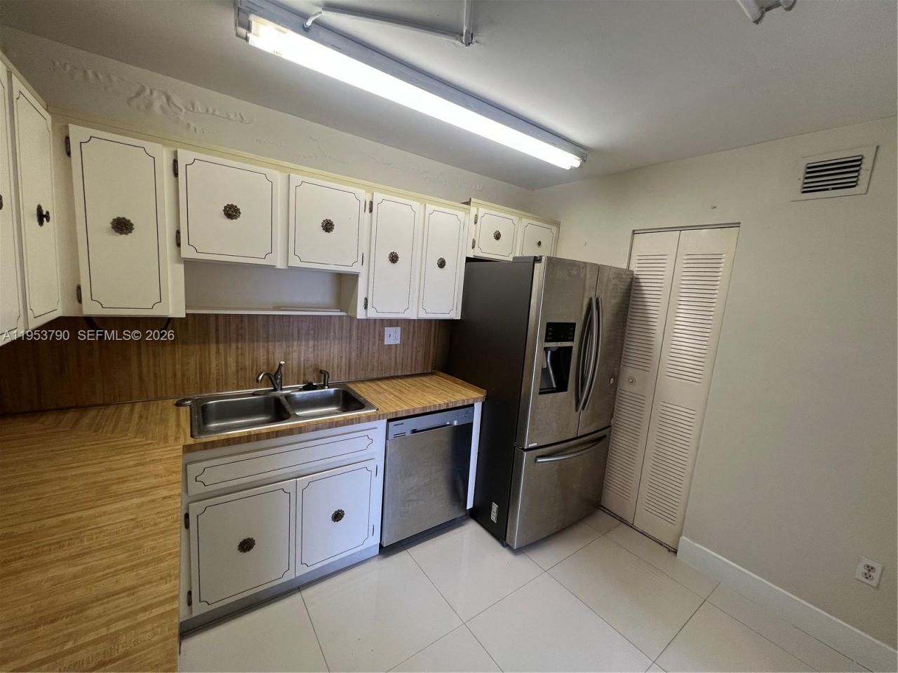 5731 NW 37th St , Unit 218, Virginia Gardens, FL 33166 Photo