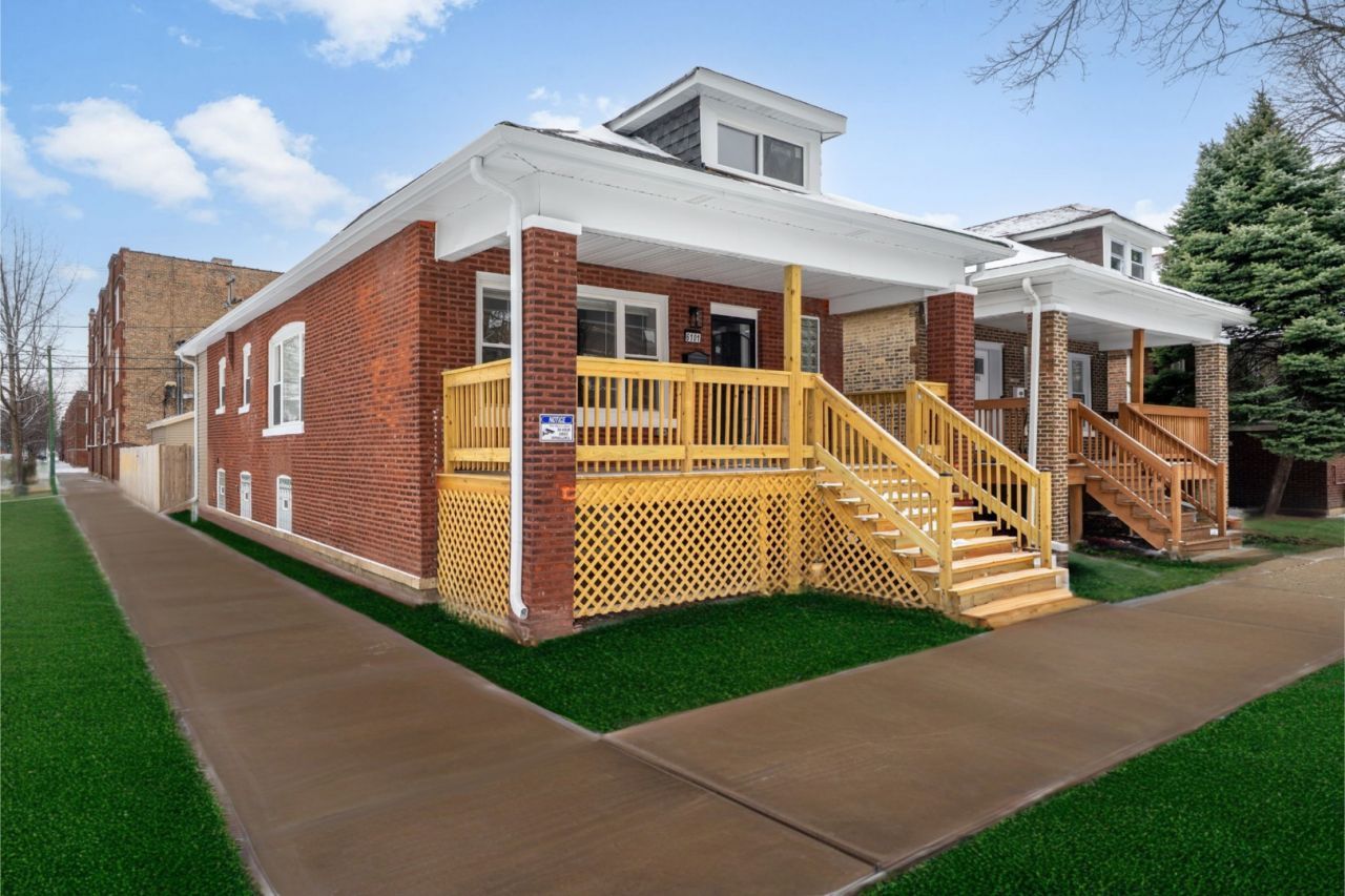 6101 S Maplewood Avenue, Chicago, IL 60629 Main Photo