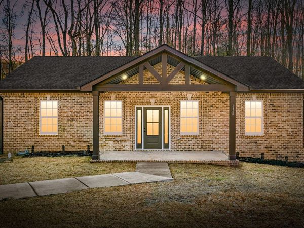 612 Hill Rd , Clarksville, TN 37040