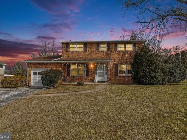 2072 ANDOVER DRIVE, DOVER, PA 17315