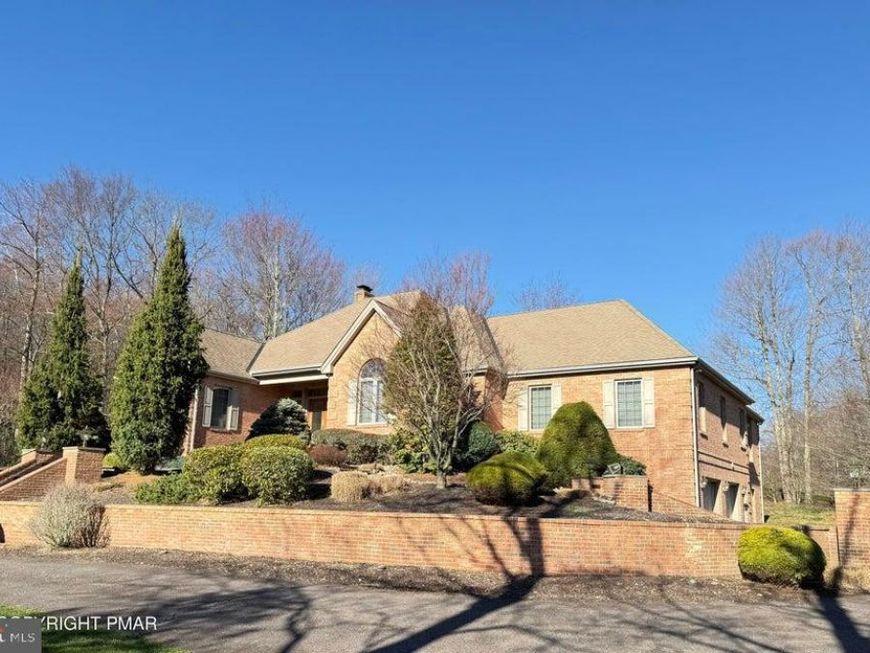 235 Wolf Hollow Road, Lake Harmony, PA 18624 Main Photo