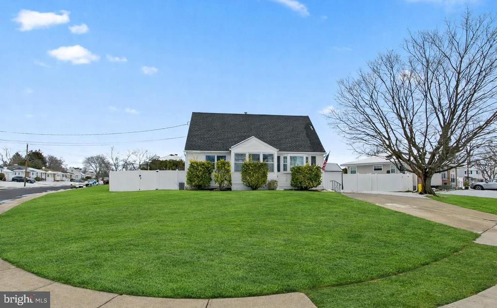 129 Gary Drive, Hamilton, NJ 08690 Main Photo