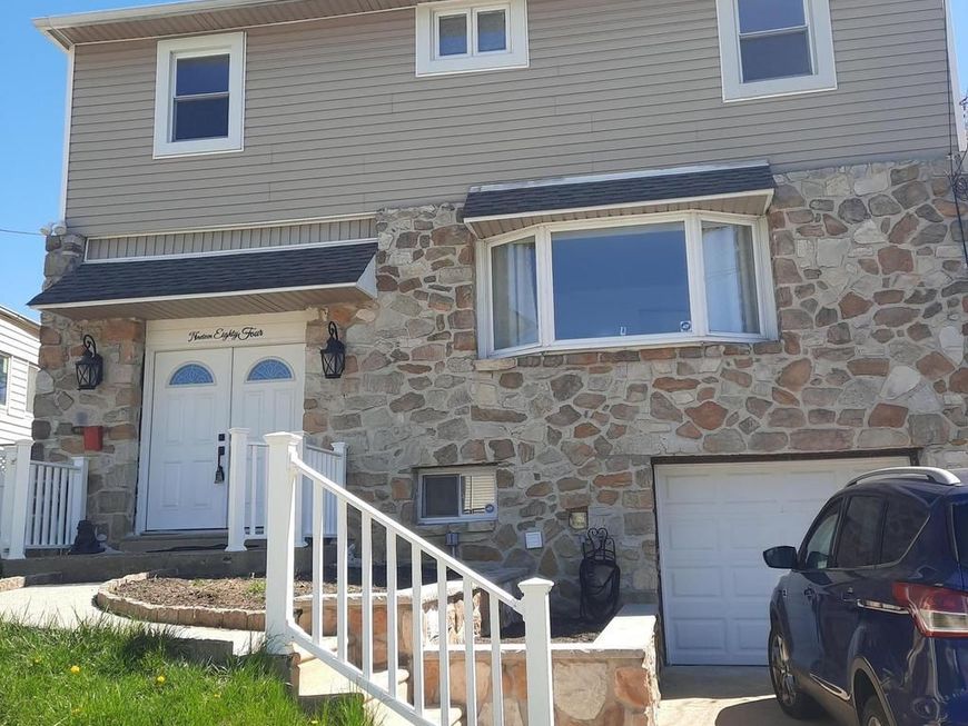 1984 King Arthur Road, Philadelphia, PA 19116 Main Photo