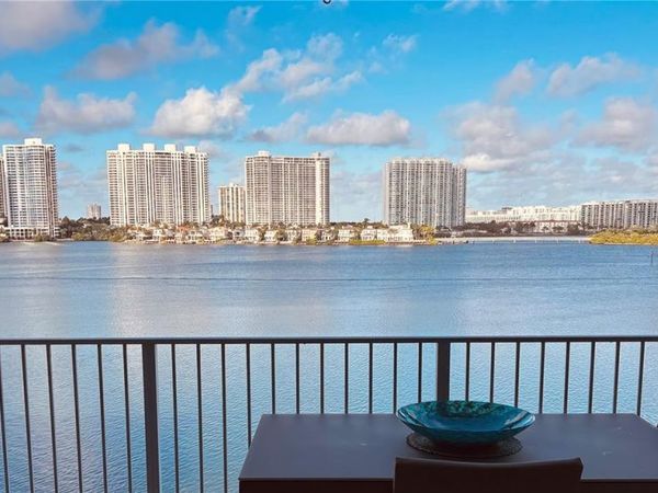 17800 N Bay Rd, Unit 605, Sunny Isles Beach, FL 33160