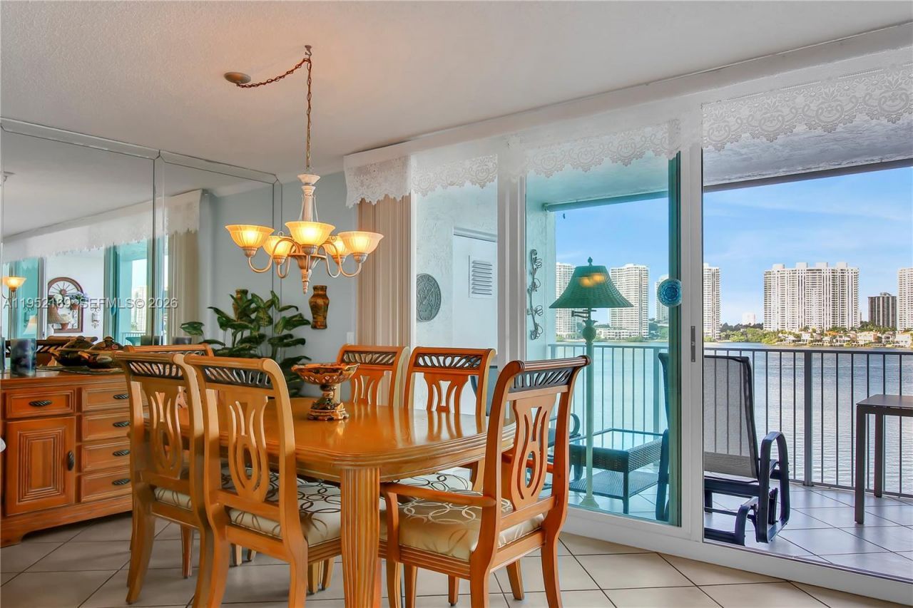 17800 N Bay Rd, Unit 605, Sunny Isles Beach, FL 33160 Photo