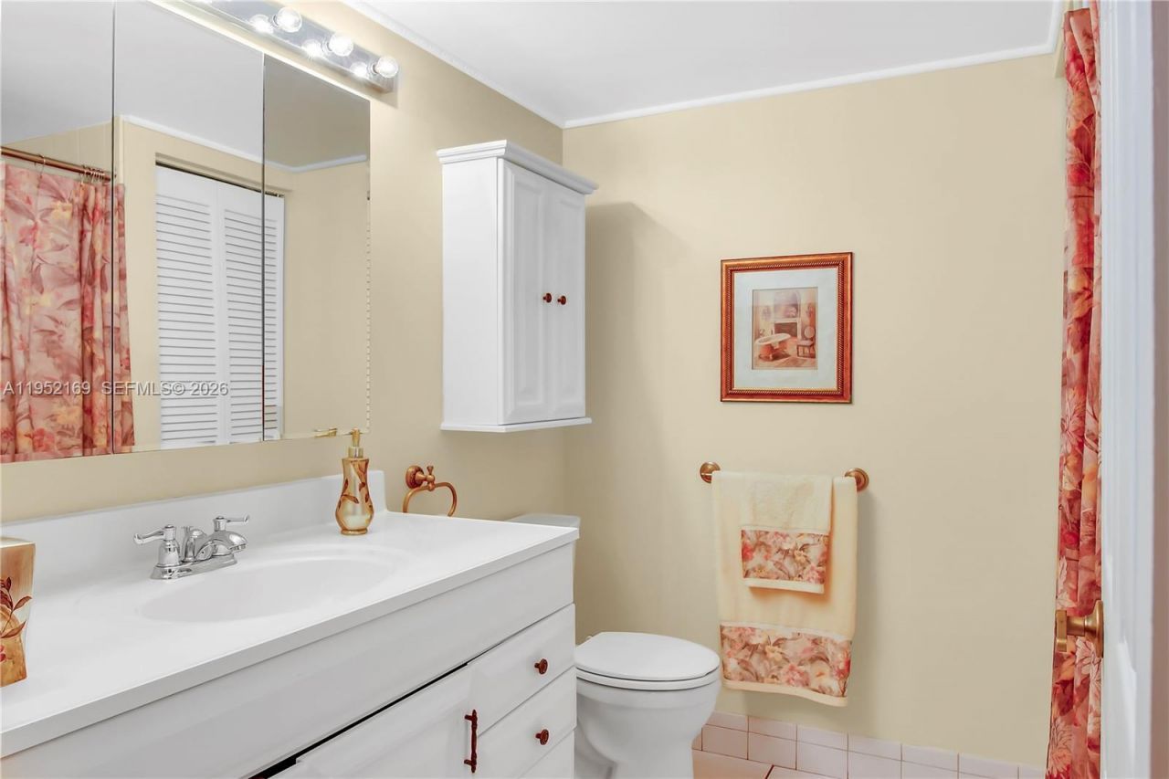 17800 N Bay Rd, Unit 605, Sunny Isles Beach, FL 33160 Photo