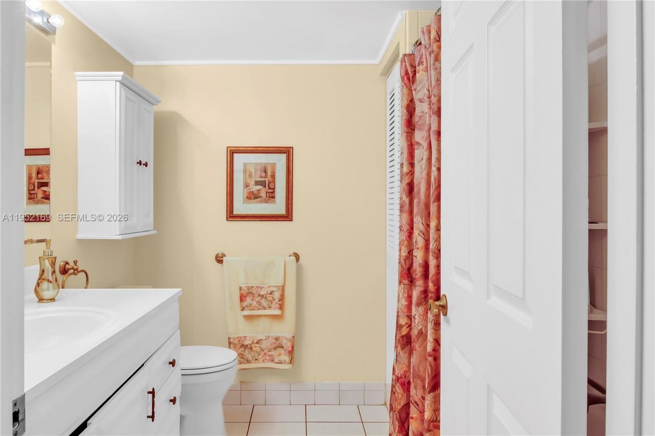 17800 N Bay Rd, Unit 605, Sunny Isles Beach, FL 33160 Photo