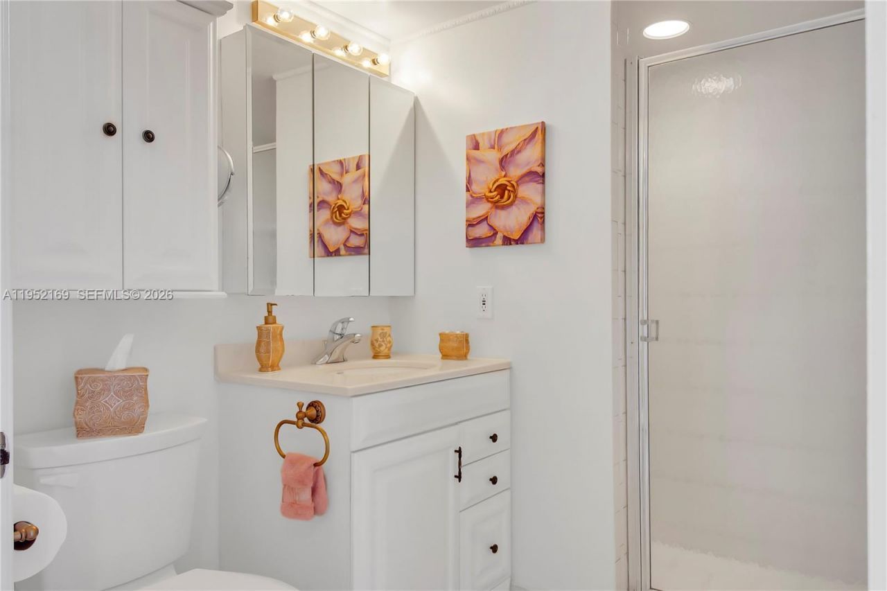 17800 N Bay Rd, Unit 605, Sunny Isles Beach, FL 33160 Photo