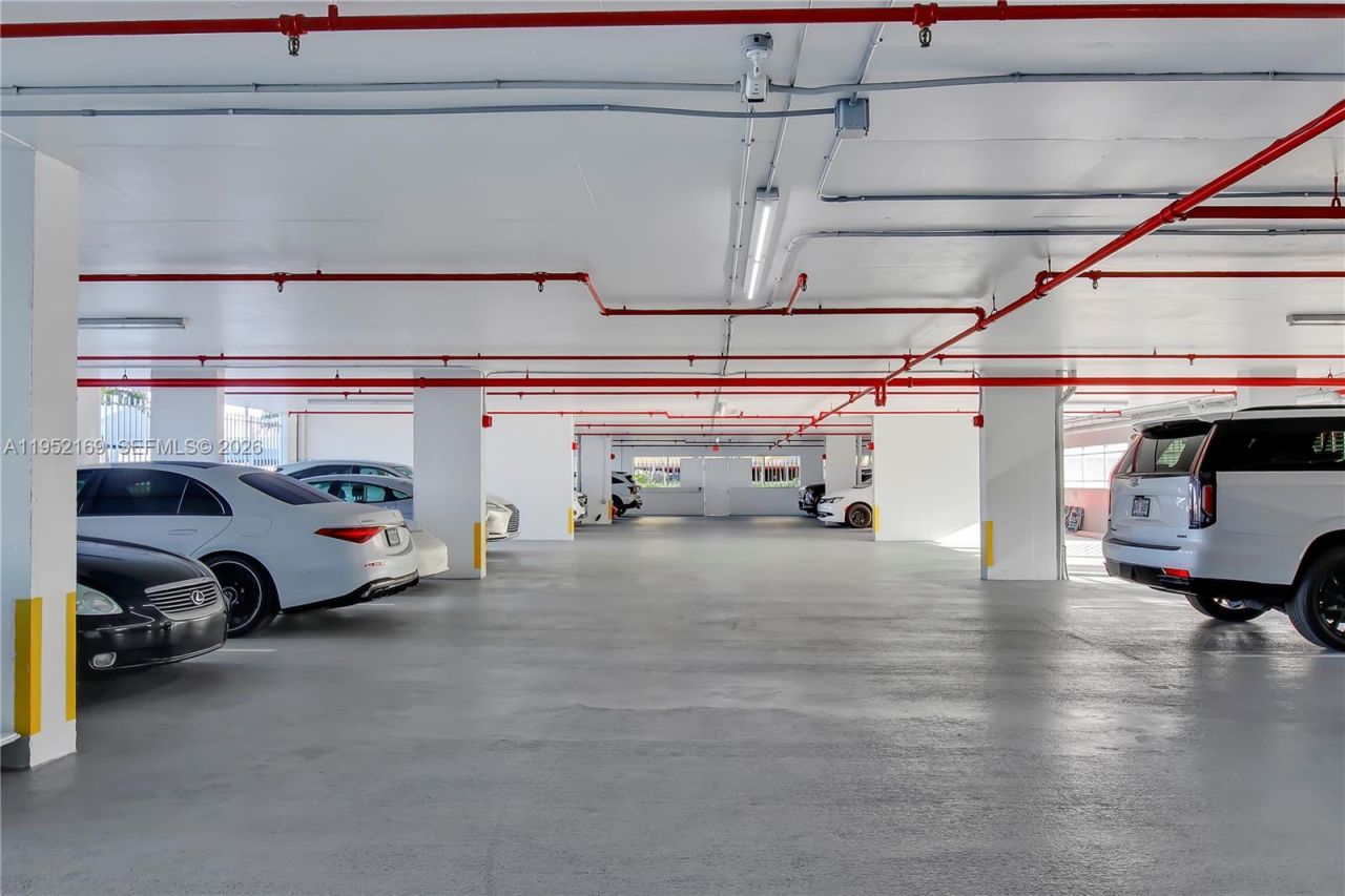 17800 N Bay Rd, Unit 605, Sunny Isles Beach, FL 33160 Photo