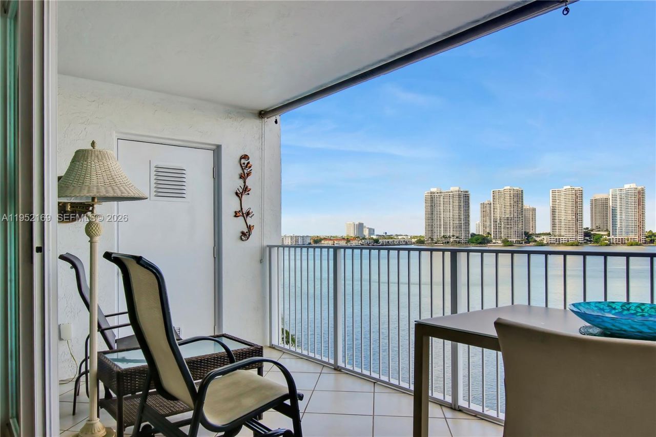 17800 N Bay Rd, Unit 605, Sunny Isles Beach, FL 33160 Photo