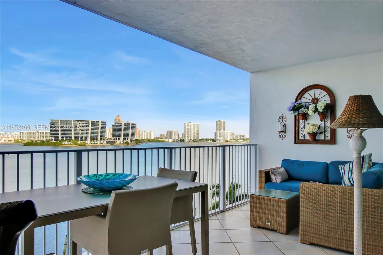 17800 N Bay Rd, Unit 605, Sunny Isles Beach, FL 33160 Photo