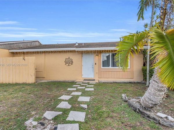 7197 SW 152nd Pl, Miami, FL 33193