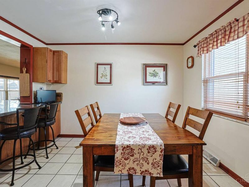 37 Hayden Drive, Greenhills, OH 45218 Photo 12