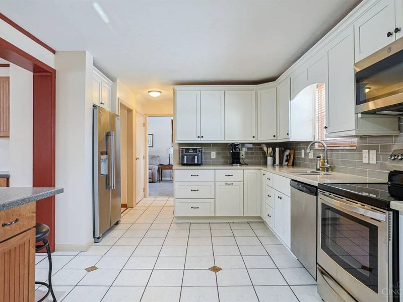 37 Hayden Drive, Greenhills, OH 45218 Photo 15