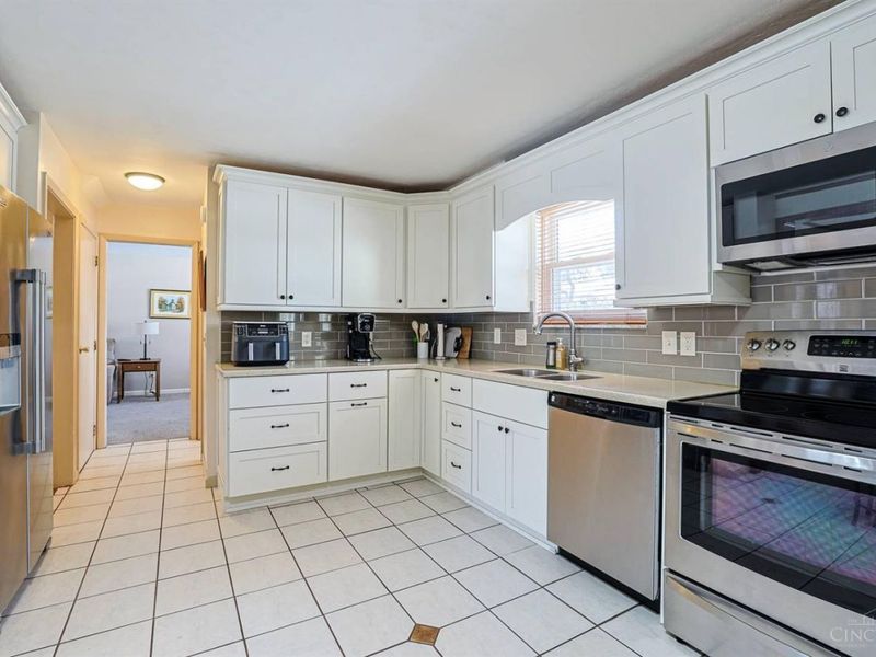 37 Hayden Drive, Greenhills, OH 45218 Photo 17