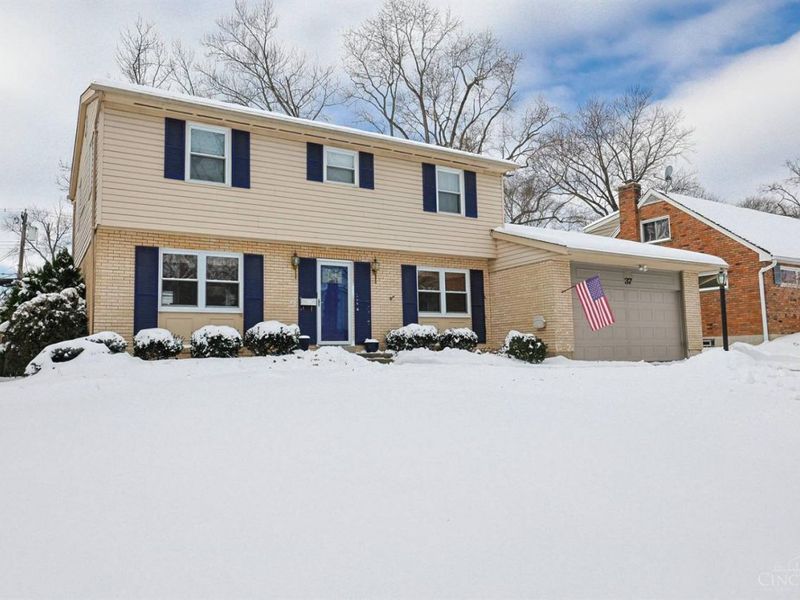 37 Hayden Drive, Greenhills, OH 45218 Photo 2