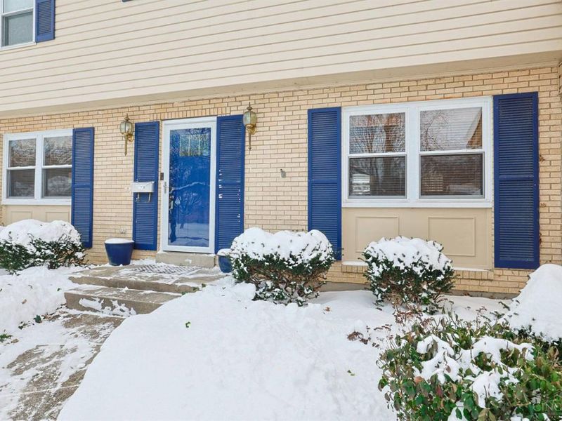 37 Hayden Drive, Greenhills, OH 45218 Photo 3