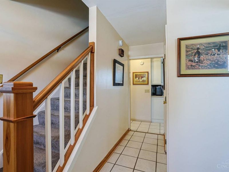 37 Hayden Drive, Greenhills, OH 45218 Photo 4