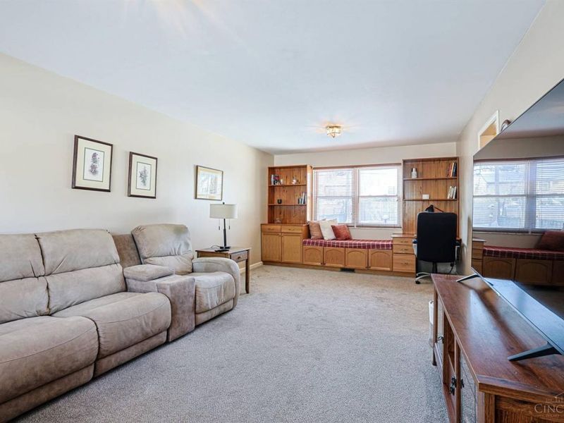 37 Hayden Drive, Greenhills, OH 45218 Photo 6