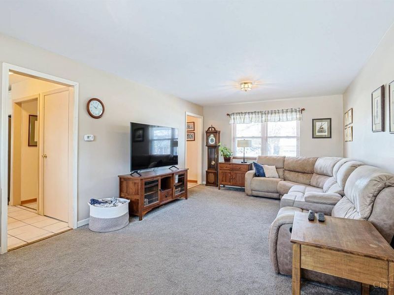 37 Hayden Drive, Greenhills, OH 45218 Photo 8