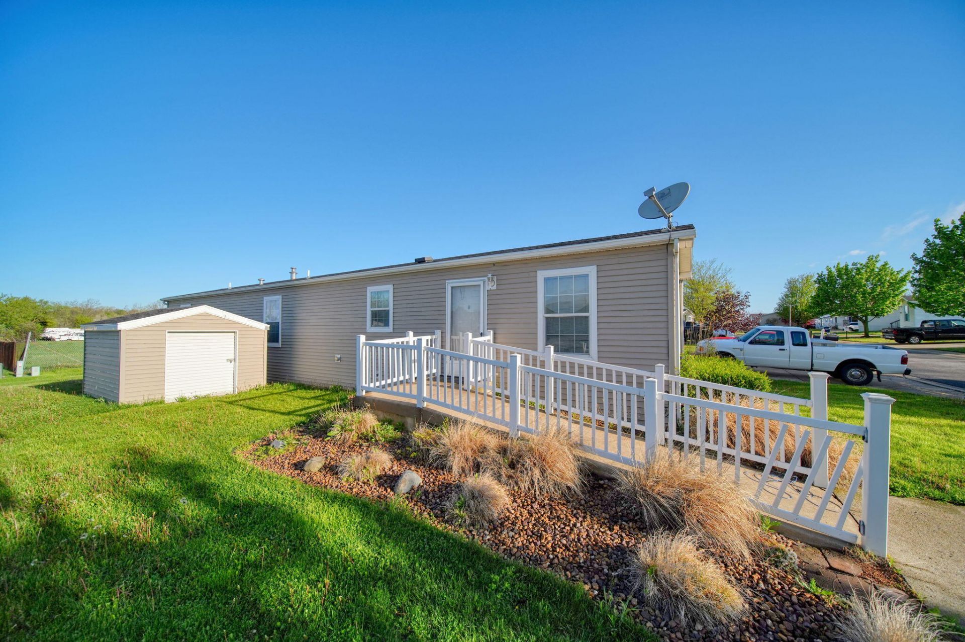 324 Grand River Drive, Adrian, MI 49221 Main Photo