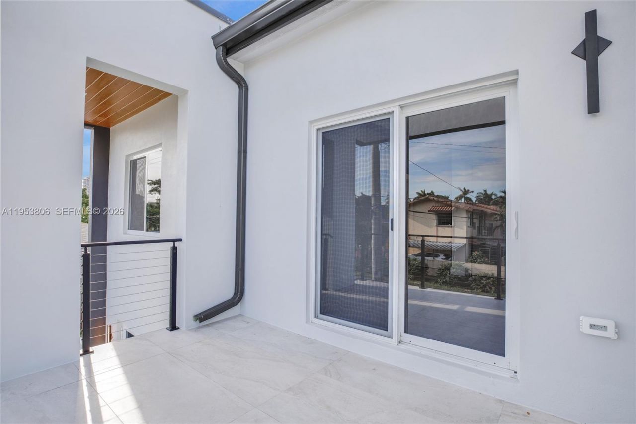 3433 SW 16th Ter, Miami, FL 33145 Photo