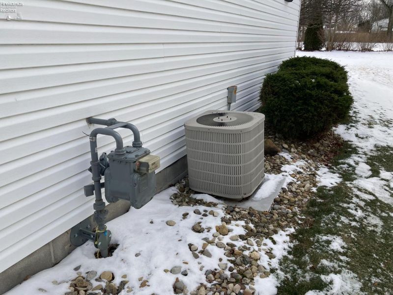 338 E Howard, Willard, OH 44890 Photo 26