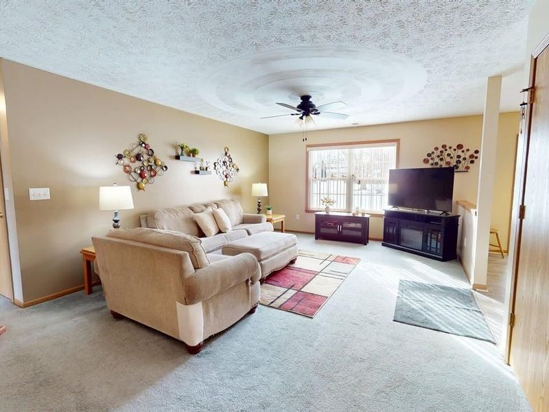 338 E Howard, Willard, OH 44890 Photo 3