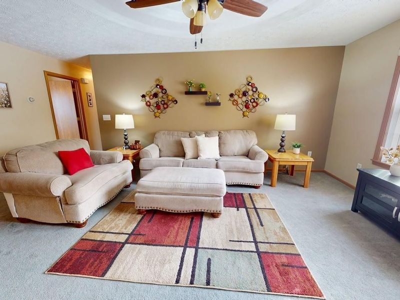 338 E Howard, Willard, OH 44890 Photo 4