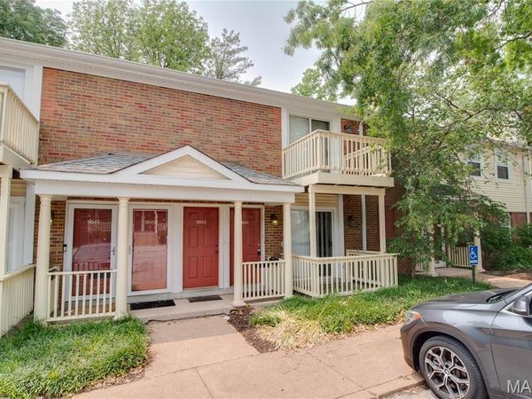 9041 N Swan Circle, Brentwood, MO 63144