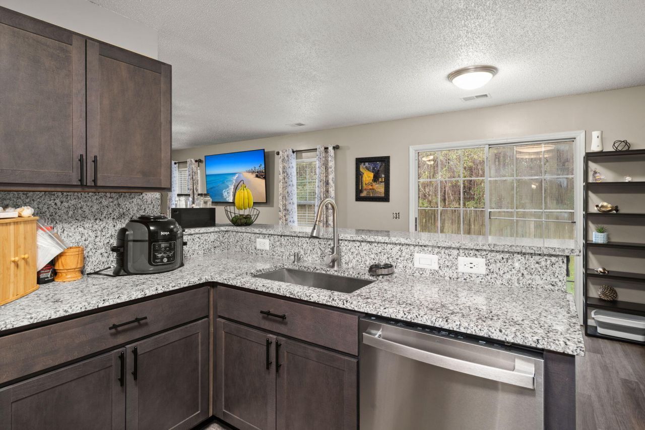 77 Blue Jasmine Lane Photo 14