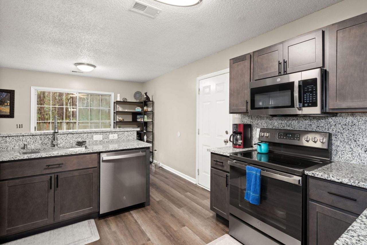 77 Blue Jasmine Lane Photo 16