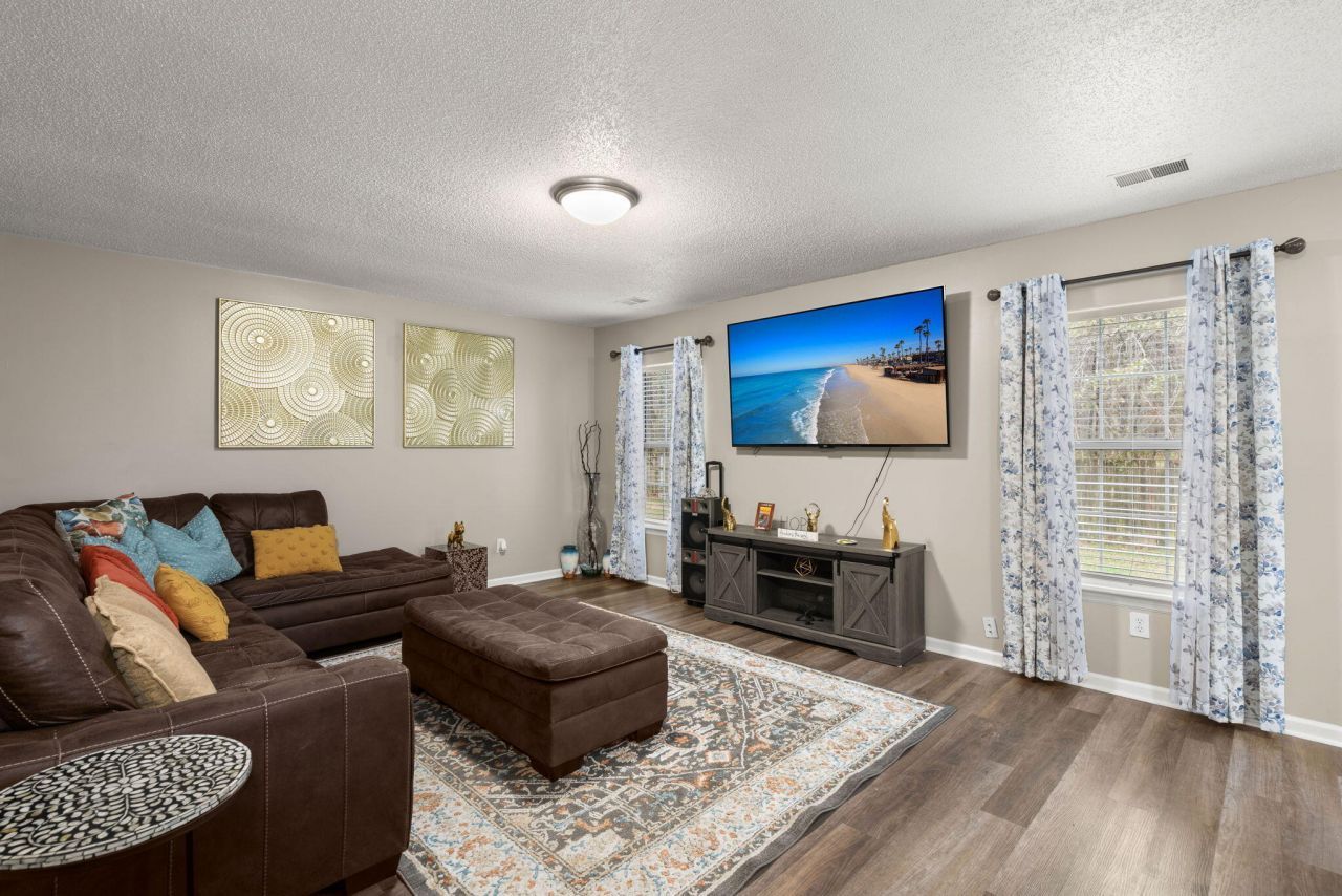 77 Blue Jasmine Lane Photo 8