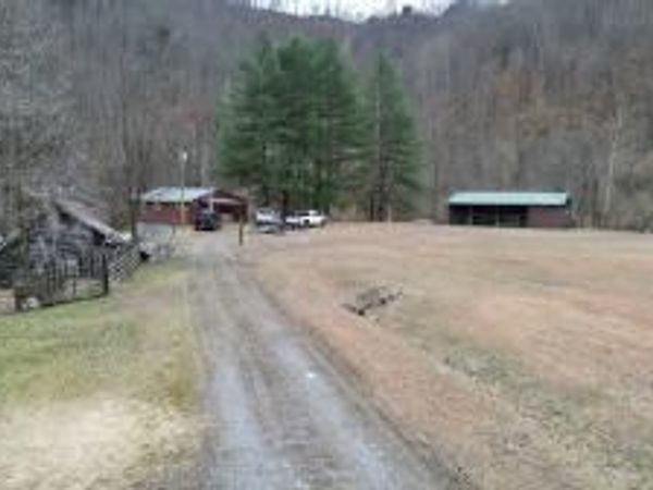 1439 Wolf Creek Road, Pilgrim, KY 41250
