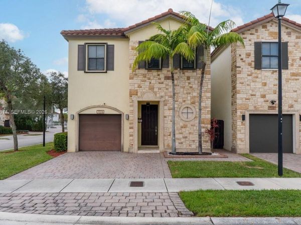 7026 NW 103rd Pl, Doral, FL 33178