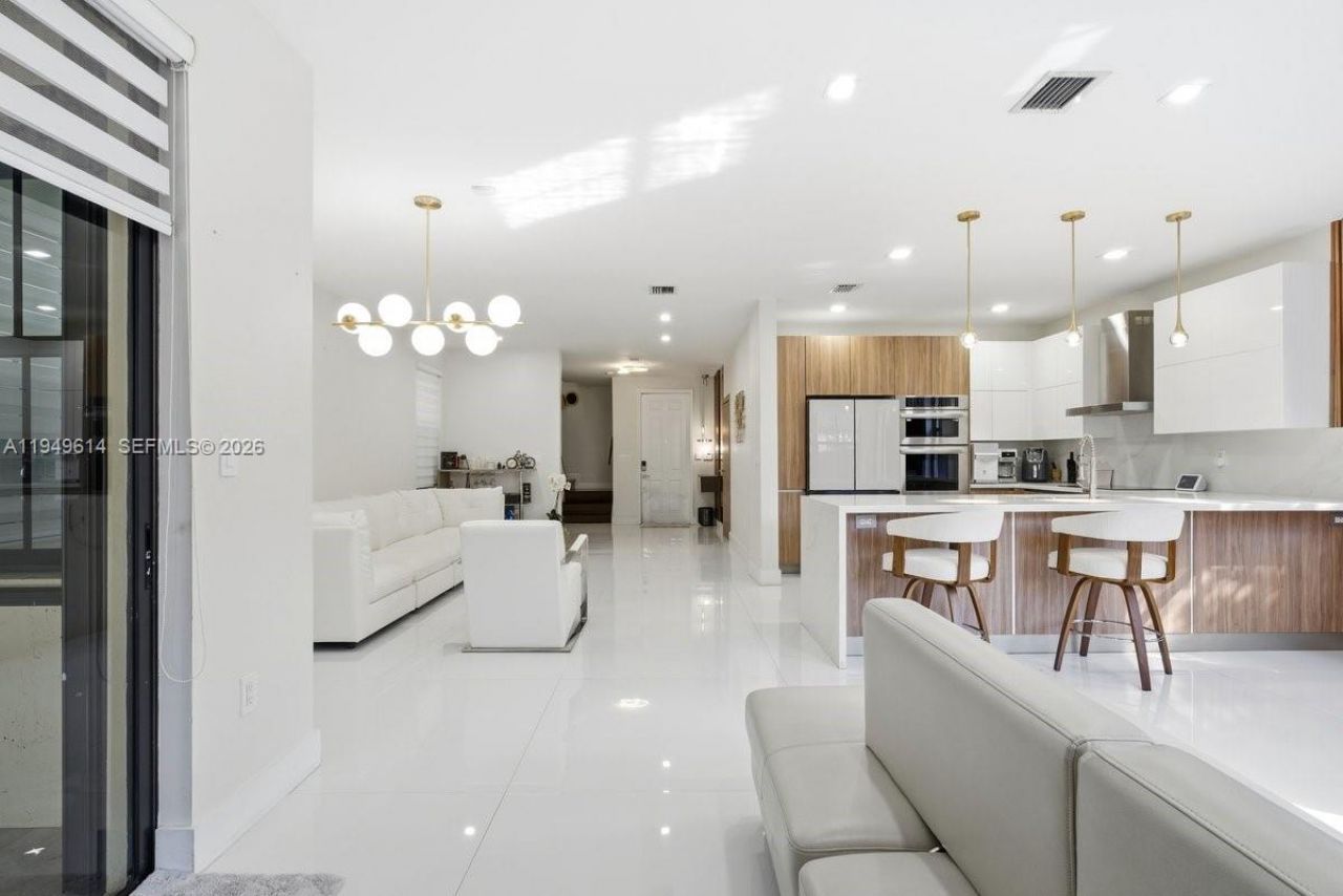 7026 NW 103rd Pl, Doral, FL 33178 Photo