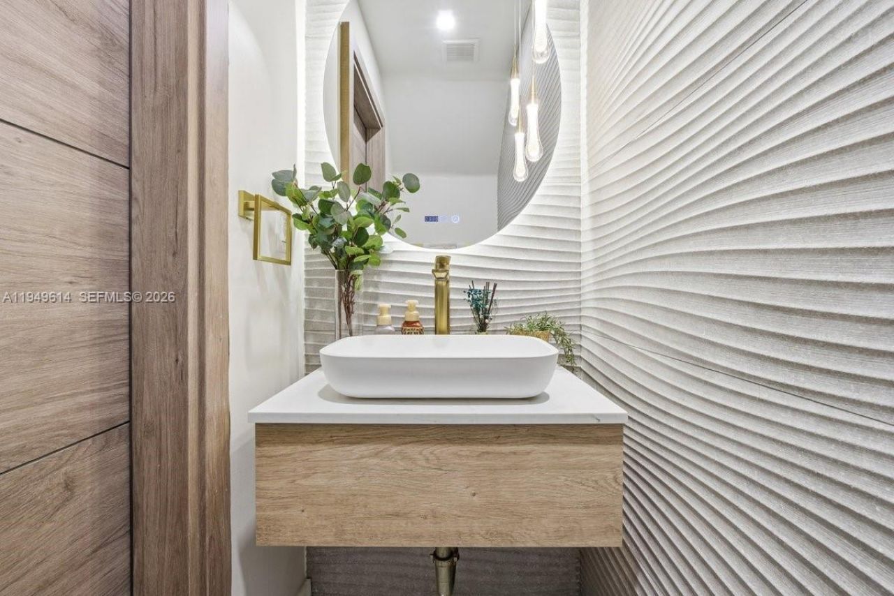 7026 NW 103rd Pl, Doral, FL 33178 Photo