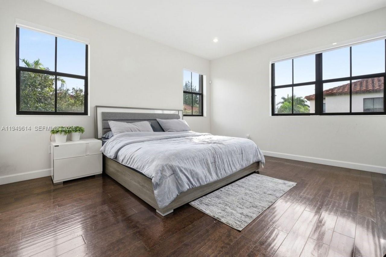 7026 NW 103rd Pl, Doral, FL 33178 Photo