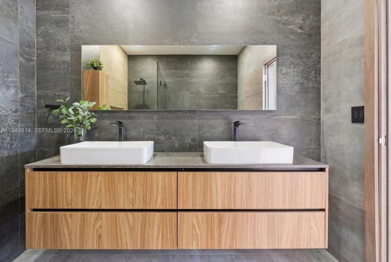 7026 NW 103rd Pl, Doral, FL 33178 Photo