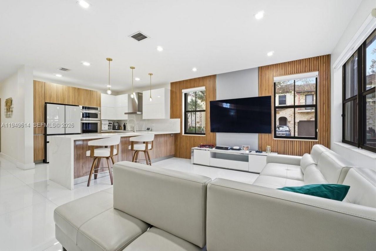 7026 NW 103rd Pl, Doral, FL 33178 Photo