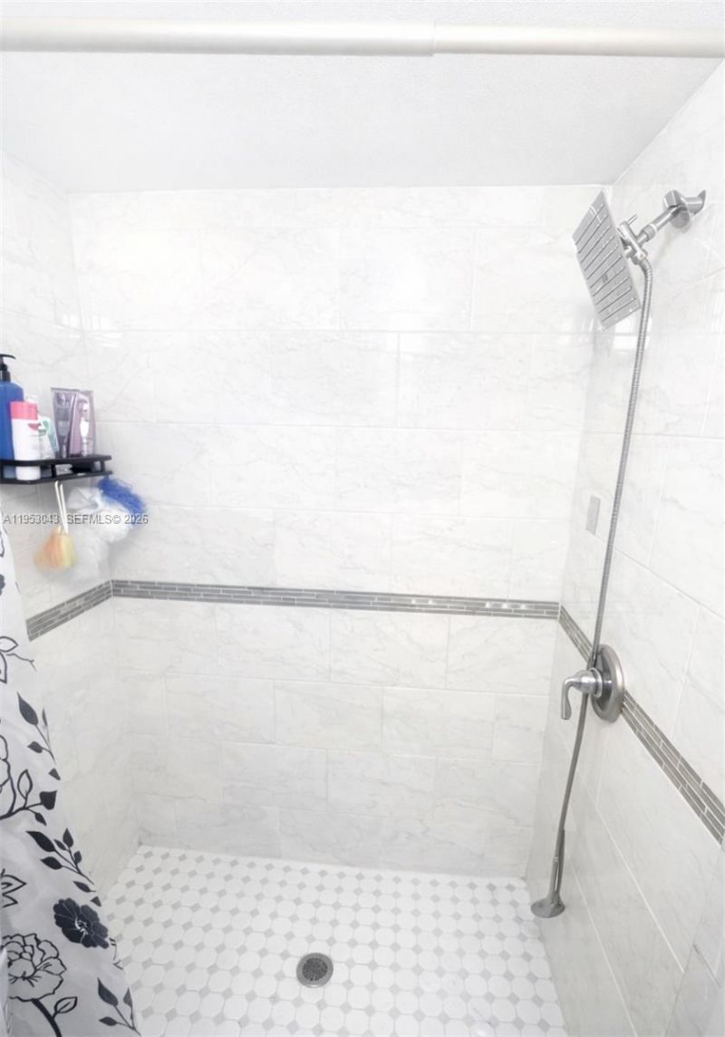 13715 Kendale Lakes Cir, Unit A-116, Miami, FL 33183 Photo