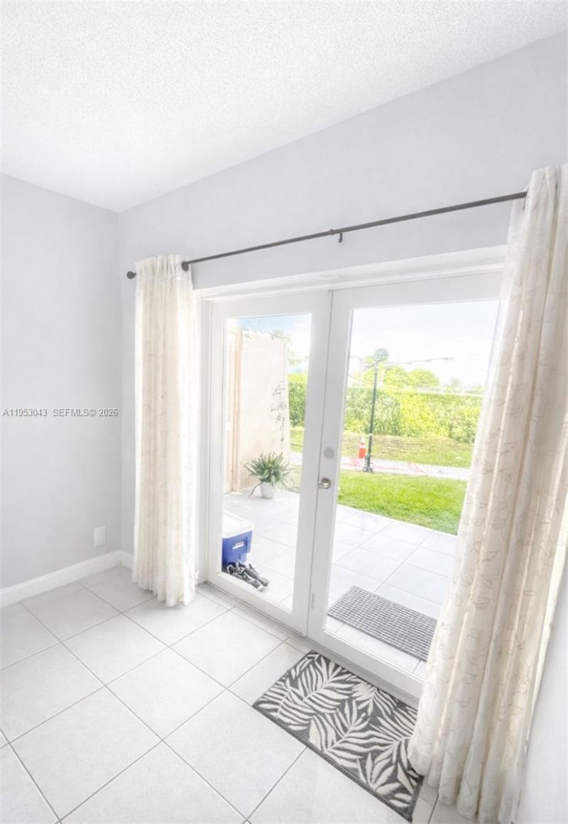 13715 Kendale Lakes Cir, Unit A-116, Miami, FL 33183 Photo