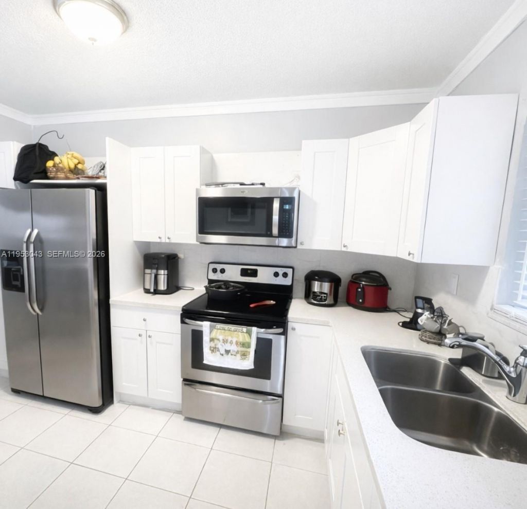 13715 Kendale Lakes Cir, Unit A-116, Miami, FL 33183 Photo