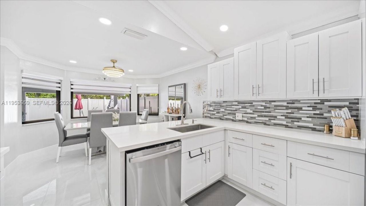 11611 SW 9th Ct, Pembroke Pines, FL 33025 Photo