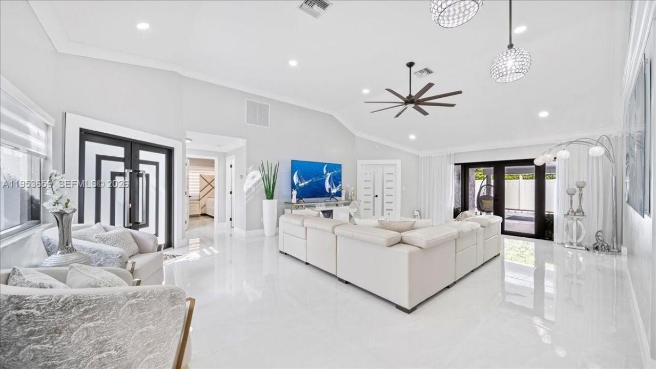 11611 SW 9th Ct, Pembroke Pines, FL 33025 Photo