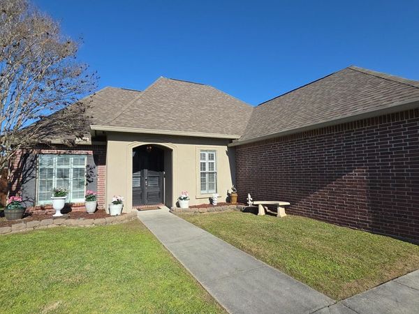 11485 Meadowview Dr, Denham Springs, LA 70726