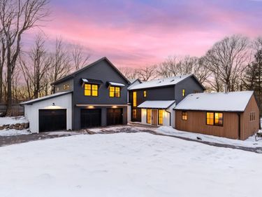 3605 Parkway Street, Deephaven, MN 55391