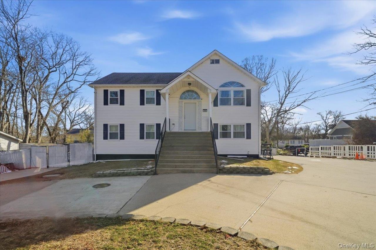56 Park Lane, Medford, NY 11763 Main Photo