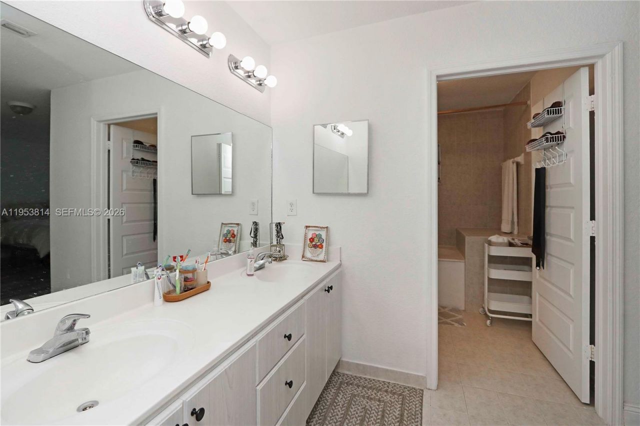 10921 NW 88th Ter , Unit 1303, Doral, FL 33178 Photo